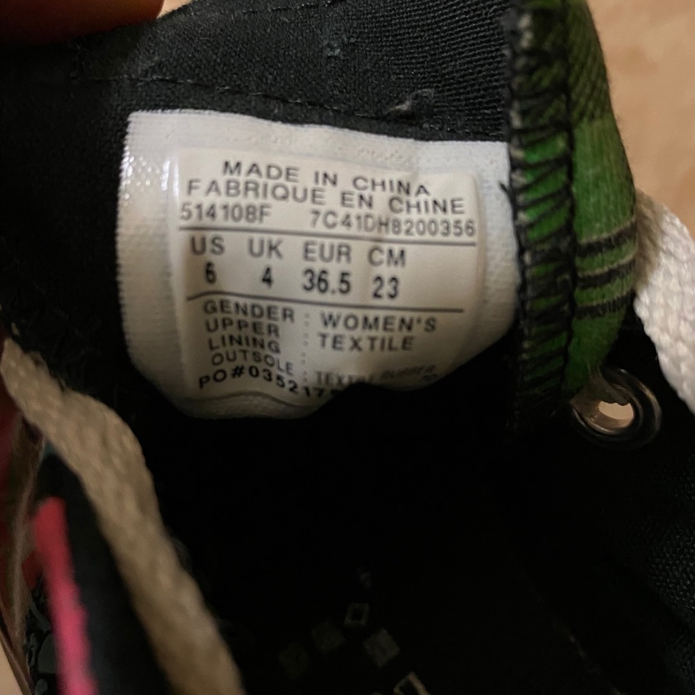 Used Converse - Picture 2 of 2